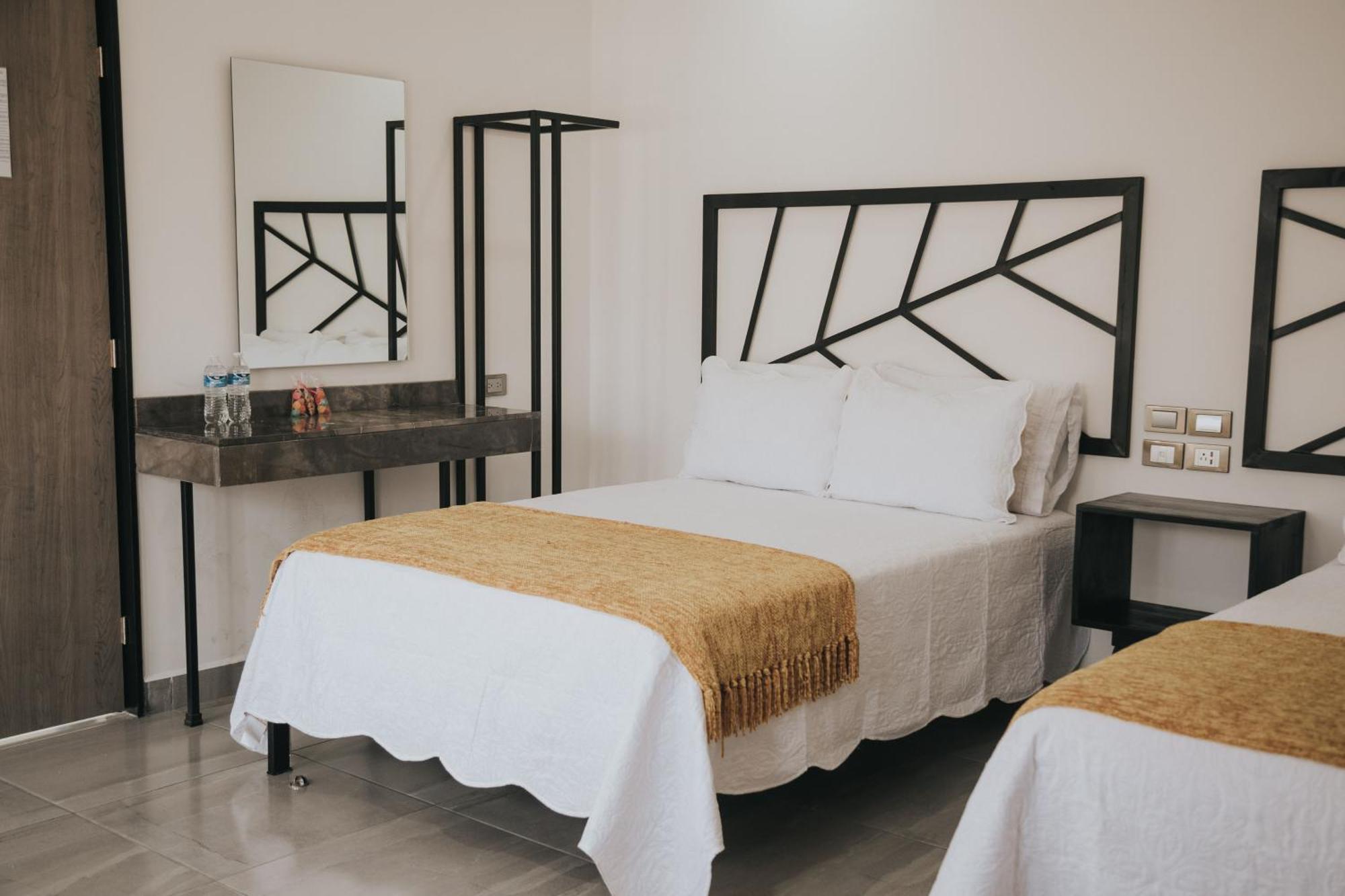 Mci Hotel Сан Хуан де лос Лагос Екстериор снимка